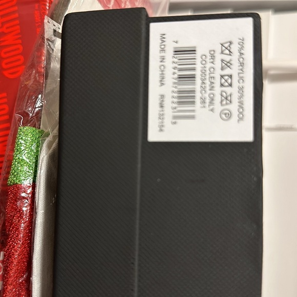 NIB New Coach Logo Hat and Scarf Gift Box Set $225 MSRP - Picture 5 of 6